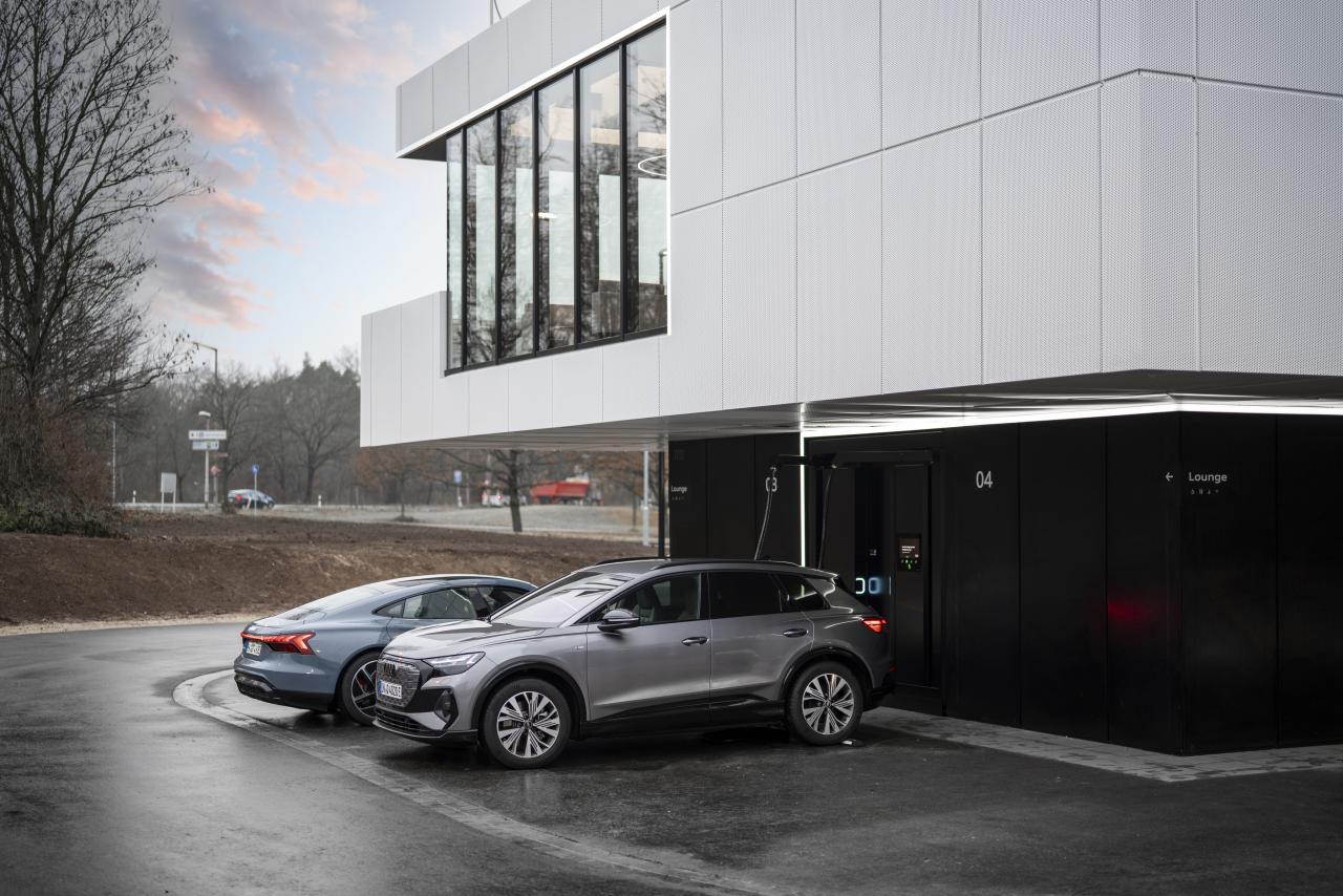 Audi charging hub präsentiert sich als städtisches Schnellladekonzept