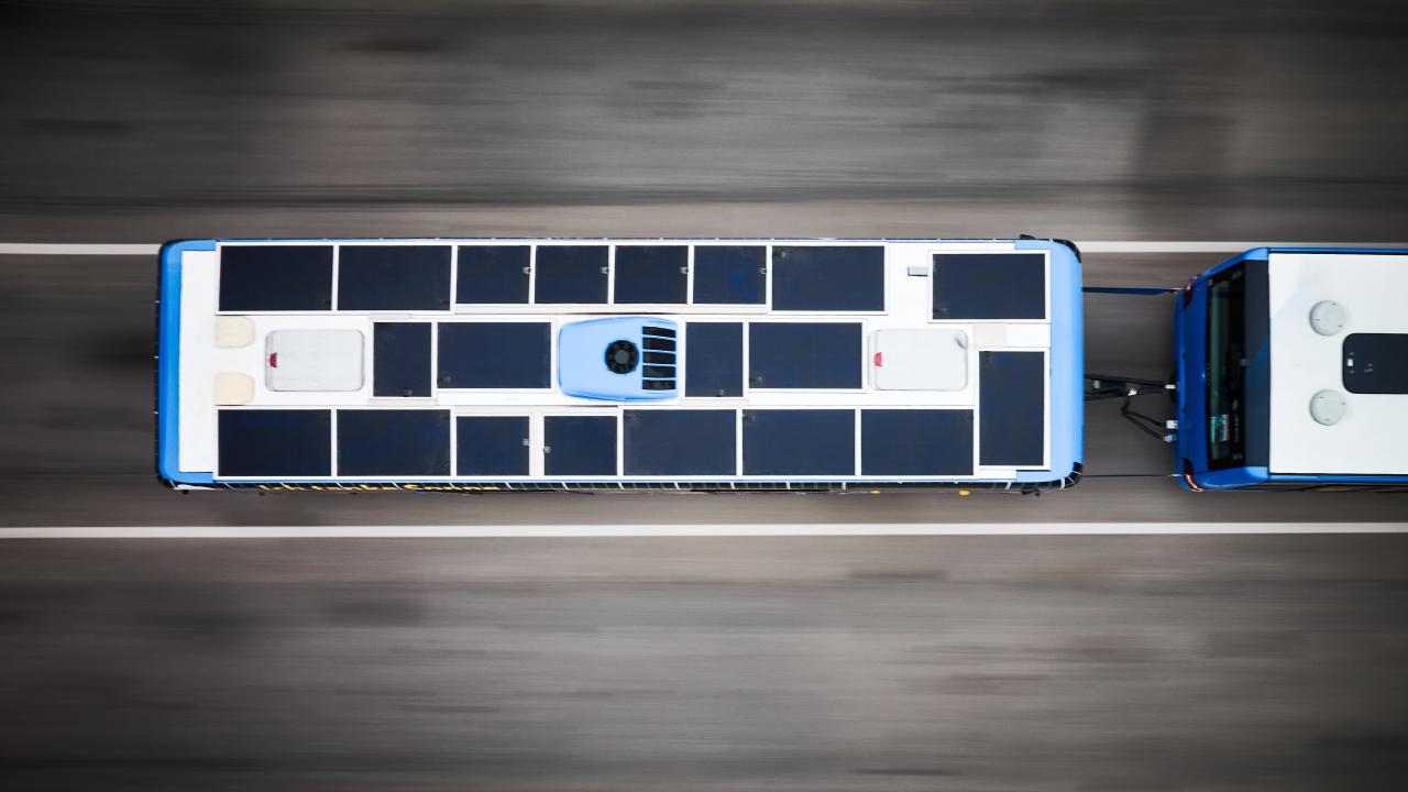 Sono Motors & MVG: Solarbusanhänger für Münchner Busse vorgestellt