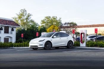Tesla eröffnet 800. Supercharger-Standort in Europa