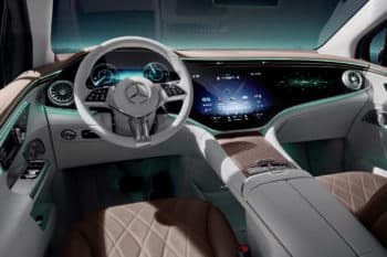 Mercedes-Benz-EQE-SUV-Cockpit