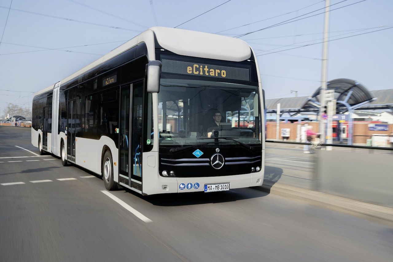 Mercedes-Benz-Elektro-Wasserstoff-Bus-RNV