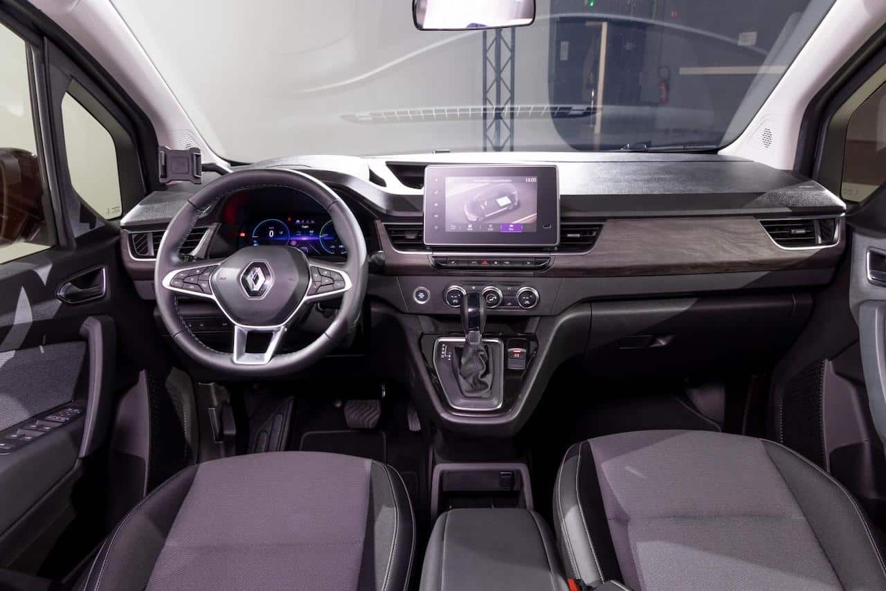 Renault-Kangoo-Electric-E-Tech-Van-Cockpit