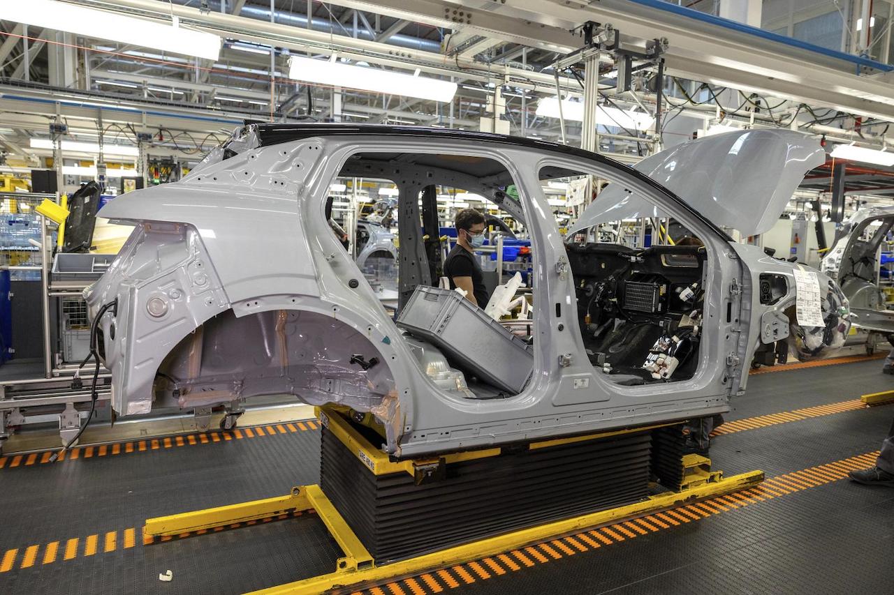 Mehr Effizienz bei der E-Auto-Produktion: Modernisierung des Renault-Werks Douai abgeschlossen