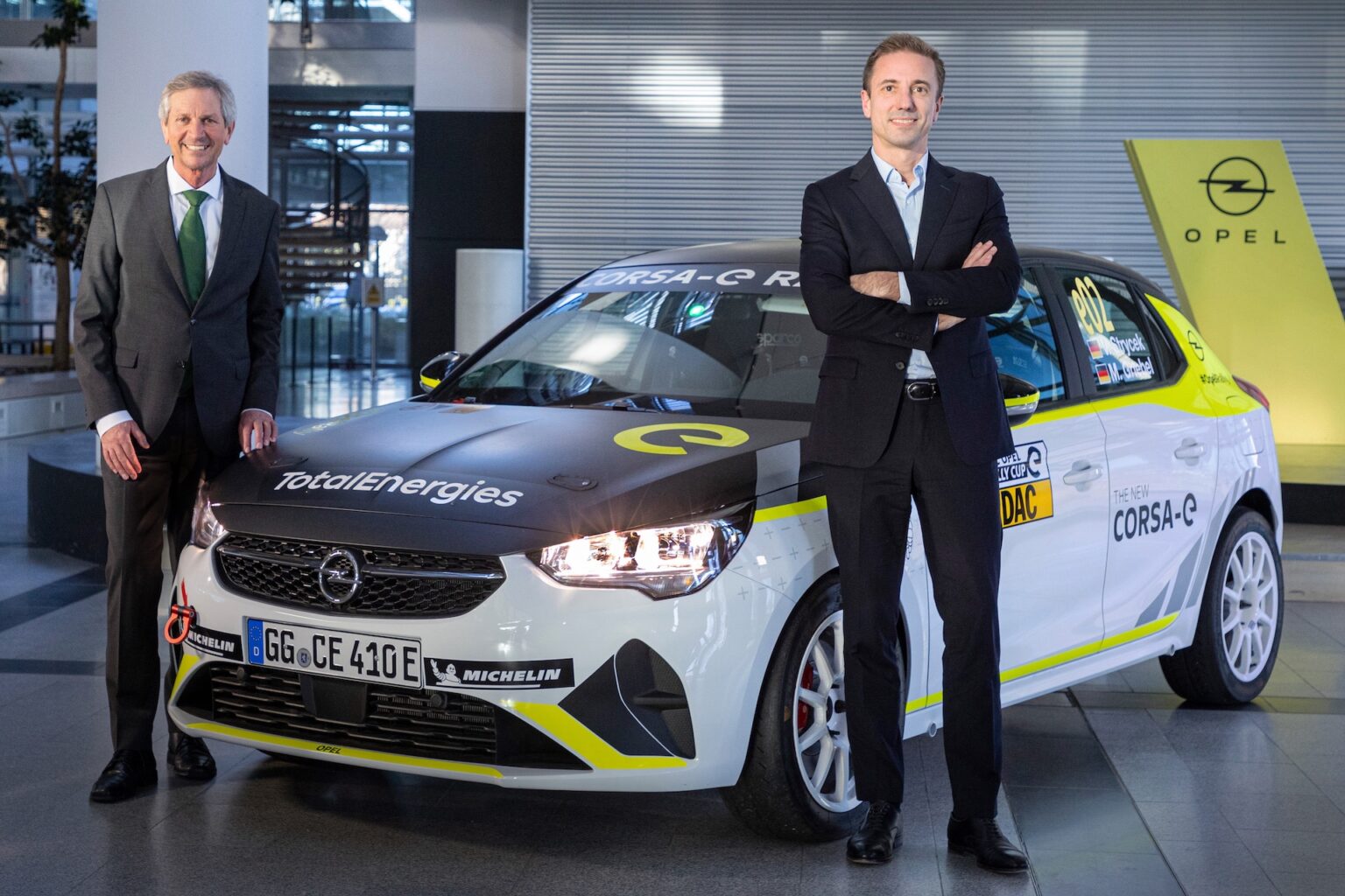 Opel und ADAC verlängern Partnerschaft im elektrischen Rallyesport