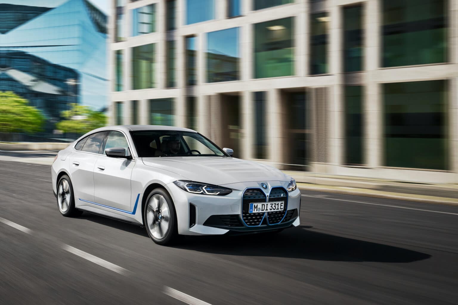 BMW-i4-Hyundai-Ioniq-6-Test