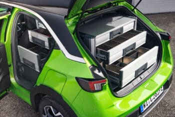 Opel Mokka Electric als fahrender Werkzeugkasten