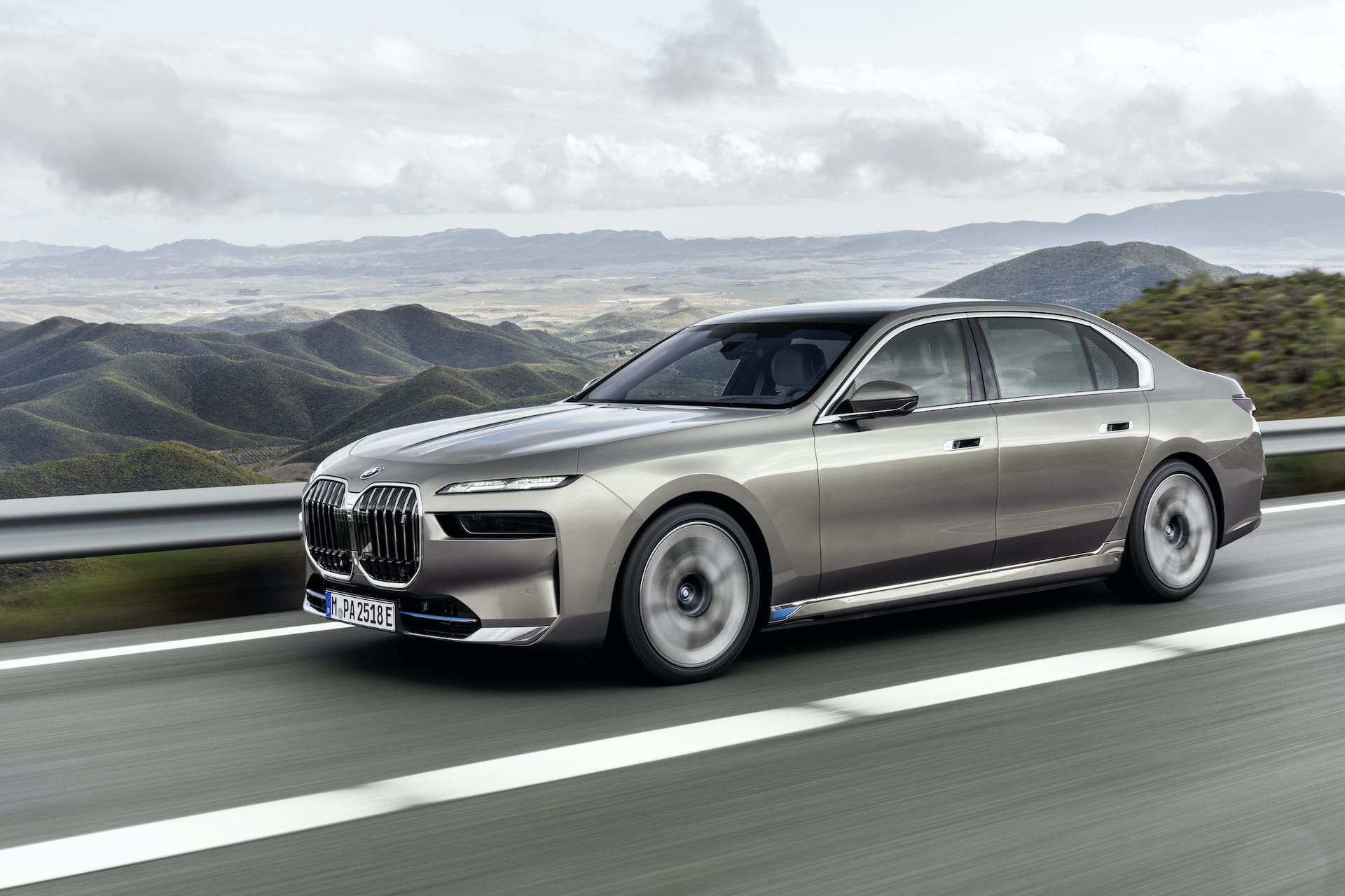 BMW-stellt-neue-Basisversion-des-i7-und-weitere-Modellpflegema-nahmen-vor