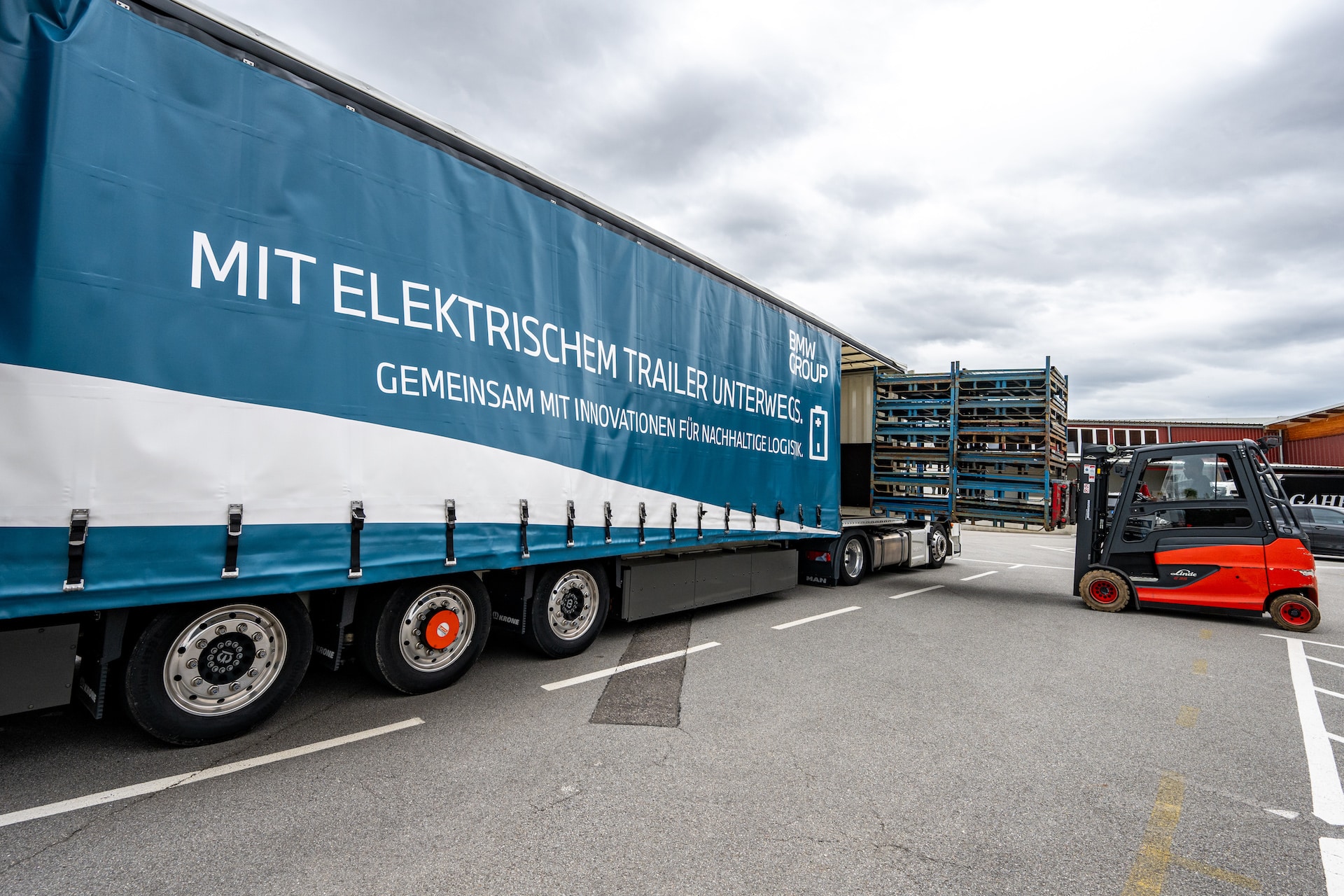 BMW-Logistik: 600 km mit Elektro-Lkw dank E-Trailer möglich