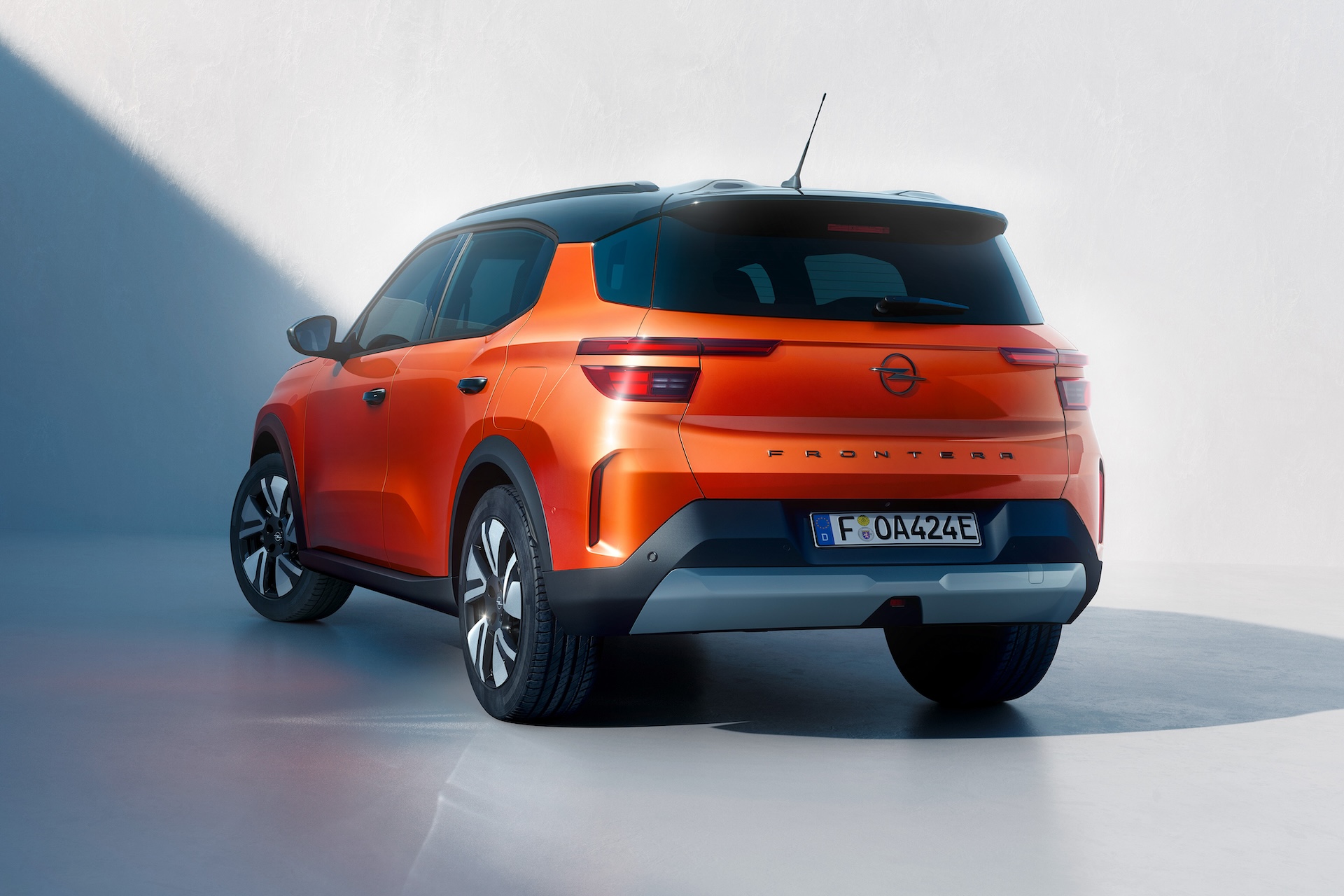 Opel-Frontera-Electric-hybrid-heck